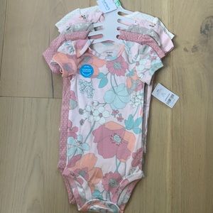 Carter’s 18 month onesie 5 pack